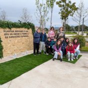 Alunos do 5.º1 da Escola Afonso de Paiva participam no projeto “Adote uma Árvore”